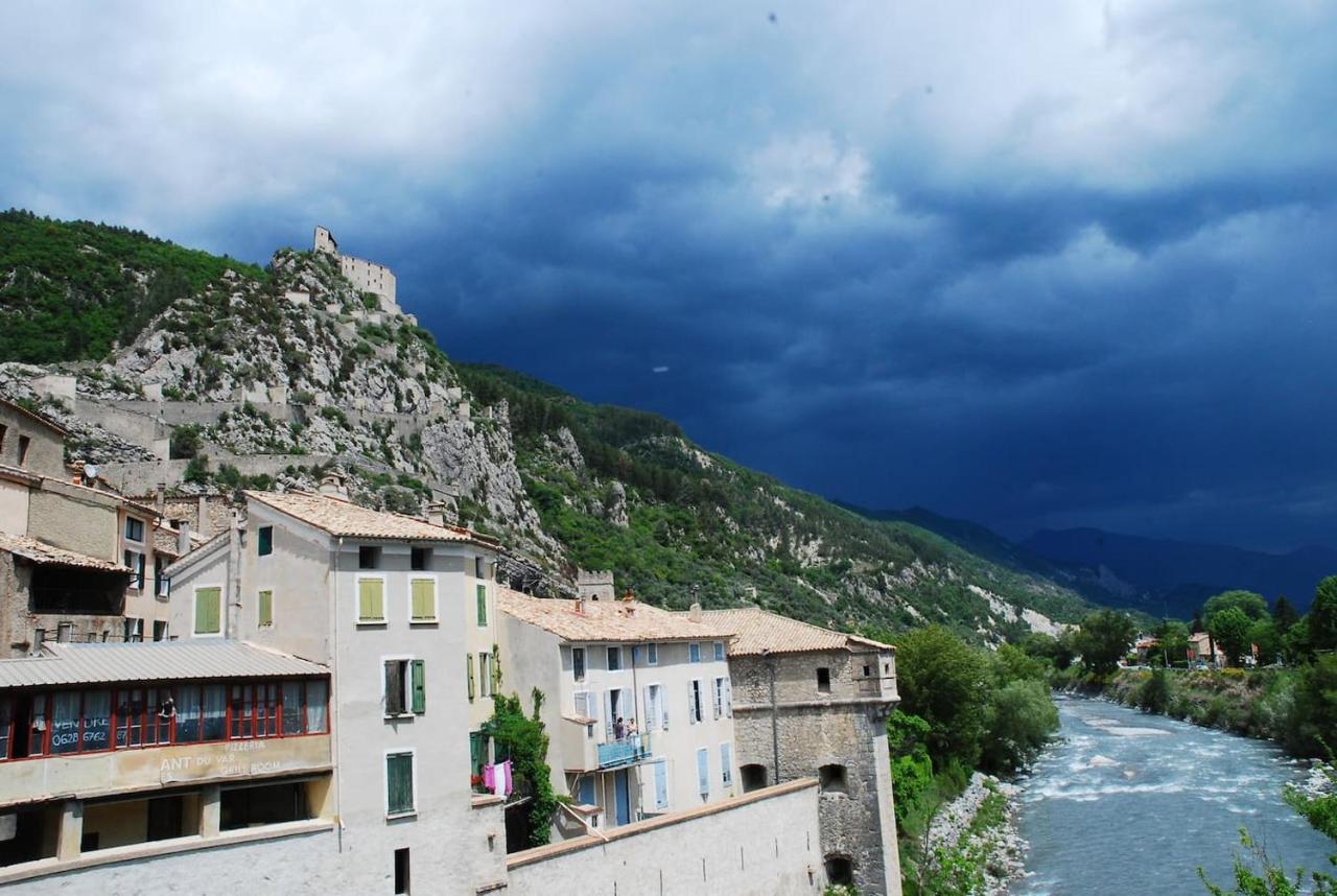 Les Gites D'Intervalles Entrevaux Extérieur photo