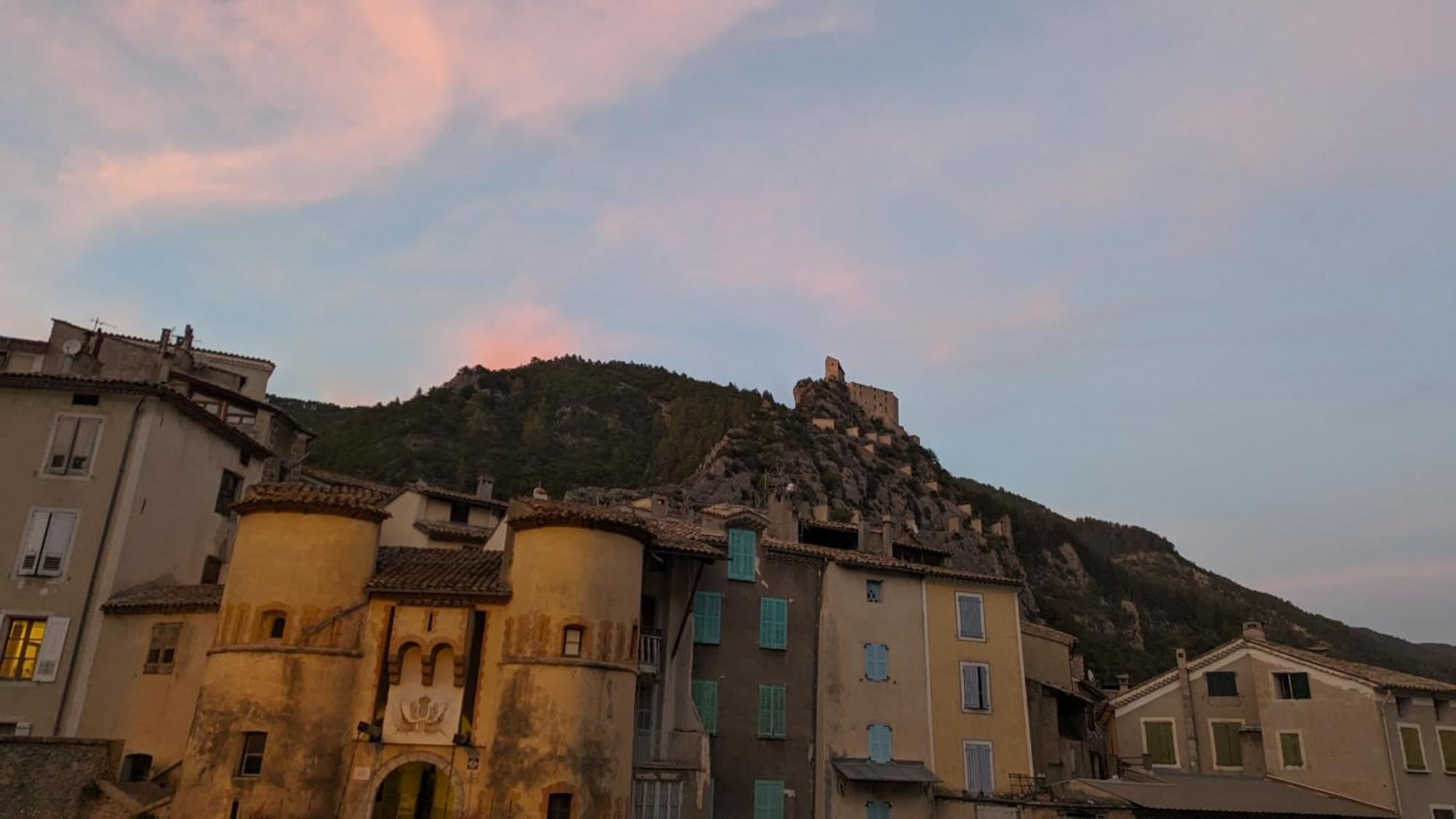 Les Gites D'Intervalles Entrevaux Extérieur photo