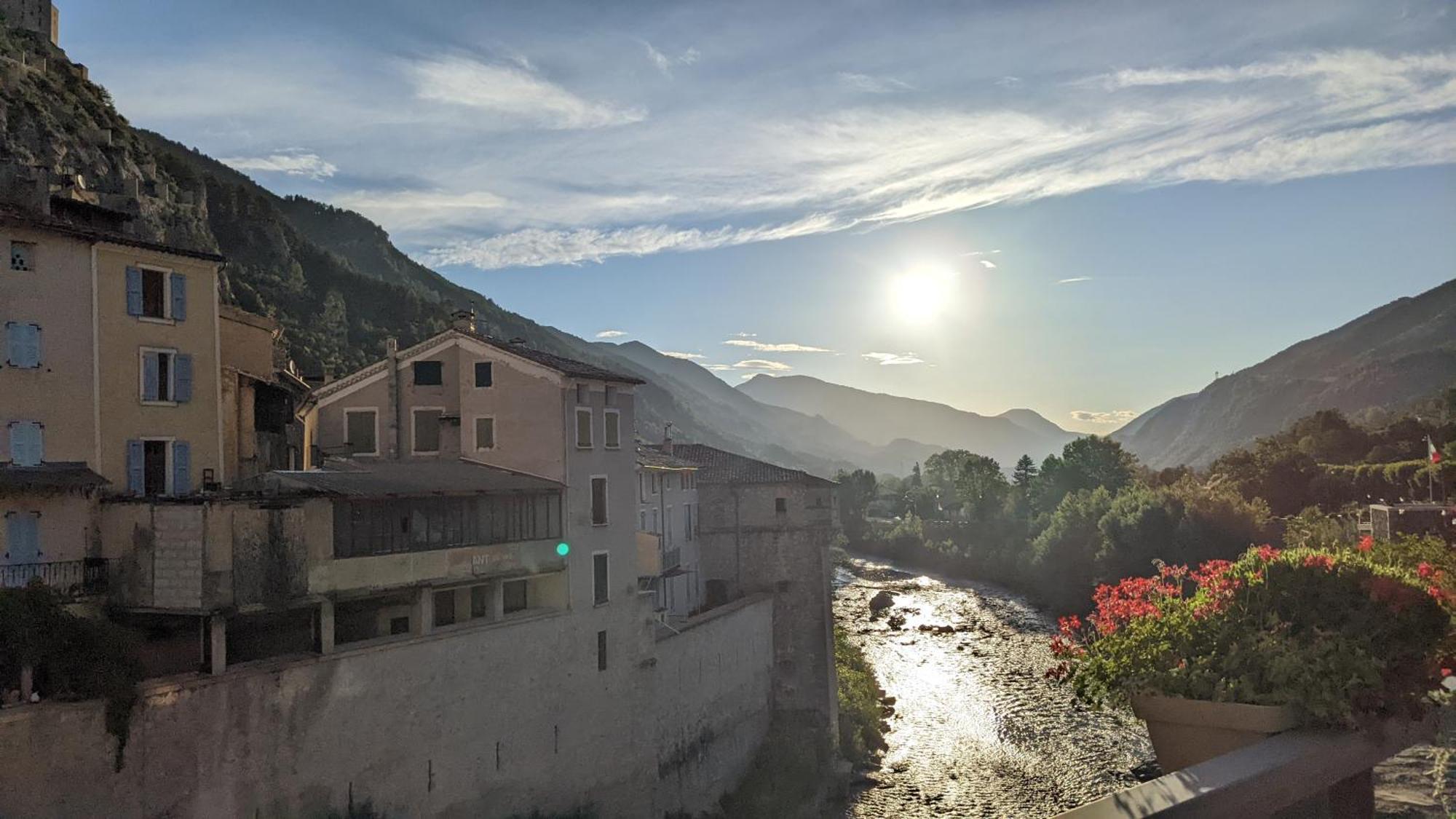Les Gites D'Intervalles Entrevaux Extérieur photo